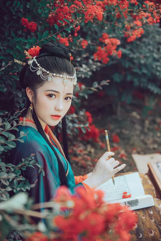 锦瑟无端，费尽思量：从李商隐的《锦瑟》看东方美学的朦胧意境