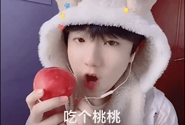 网红吃个桃桃太“娘”，引发网友不适举报，男