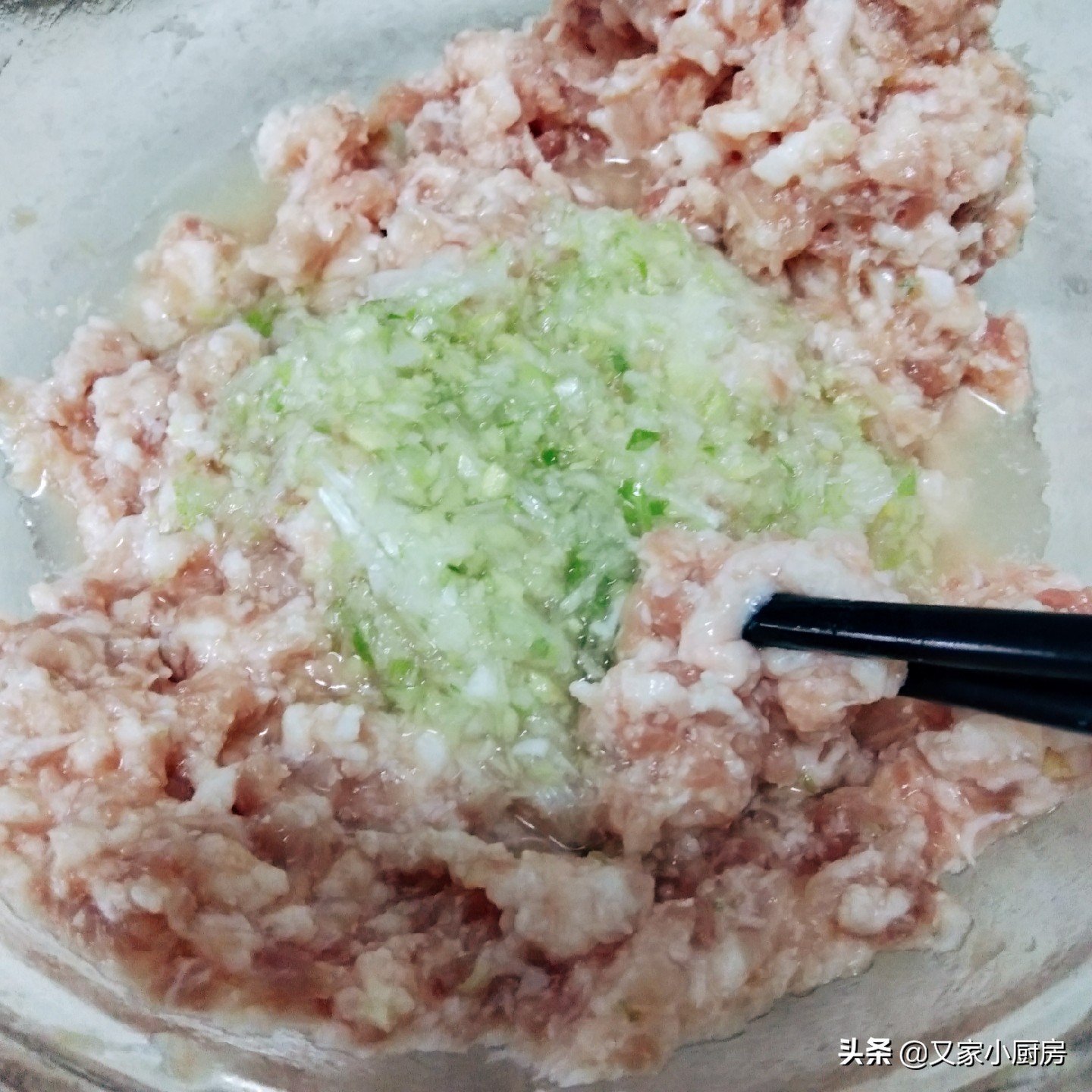 茴香馅儿的饺子好吃，做法也简单，出锅后我家孩子争着吃