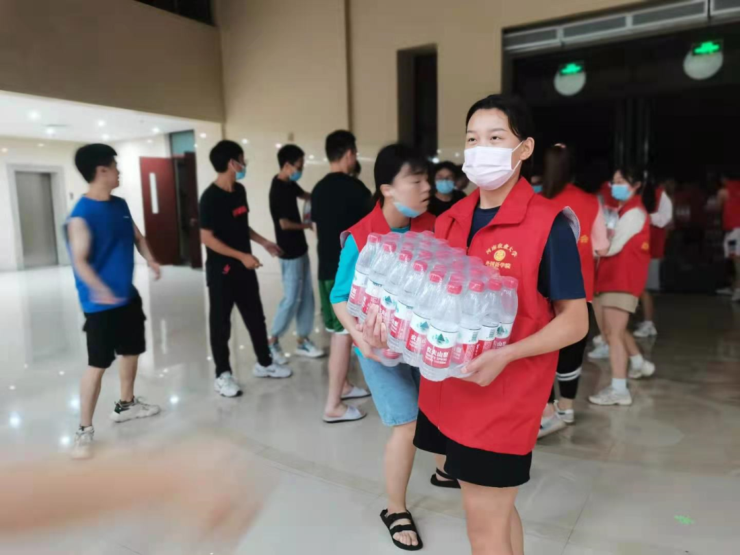 农大人的身影在前，我们“豫”难而上