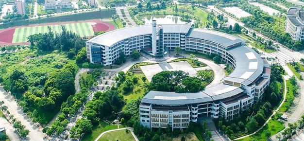 龙岩未来或许有两所学校升格为大学，但还是得努力引进大学