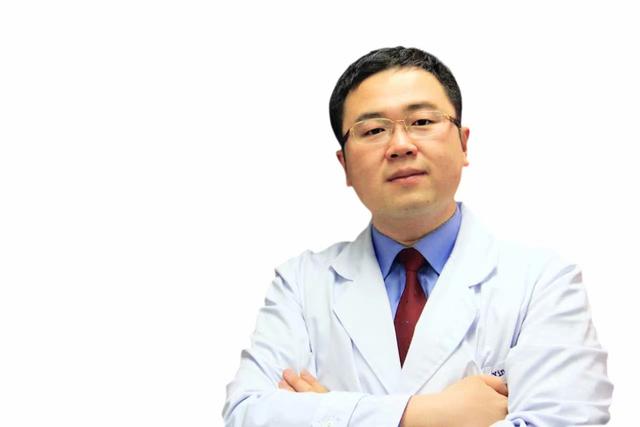 膝盖发酸、发痛，核磁仅有少量积液，到底该咋办？医生详细告诉您