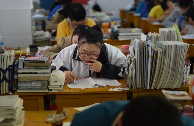 因“土猪拱白菜”言论，被群嘲的衡中张锡峰，高考分数打脸众人