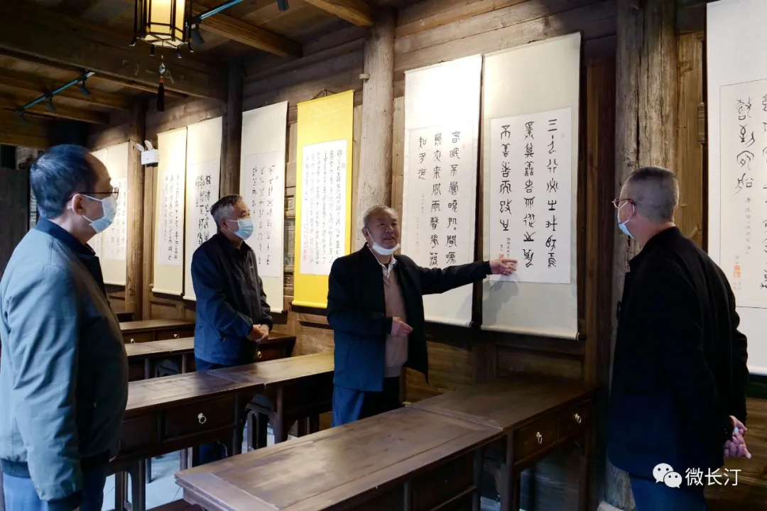 长汀:卧龙书院冠山甲骨文作品展 为古汀州名城文化添光彩