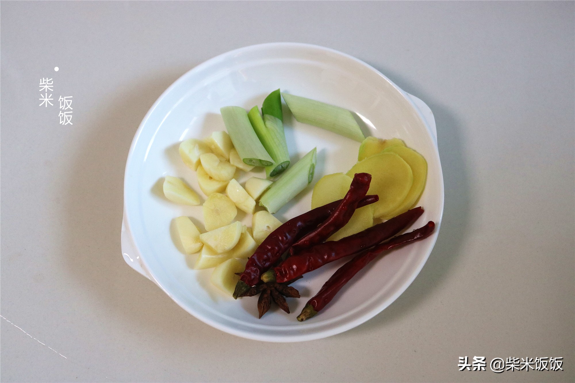 鲤鱼这样做，鱼肉咸鲜入味，一点也不腥，好吃得连汤也不剩