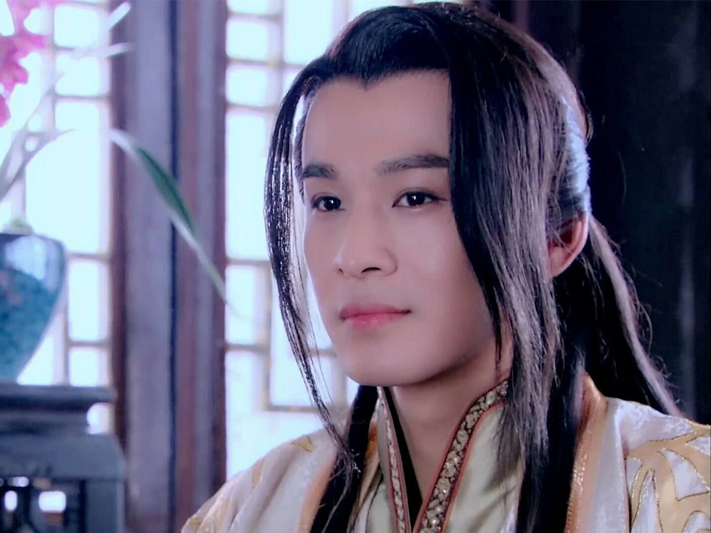 乔振宇从欧阳明月开始,他的颜就是一个神话,而他在《古剑奇谭》中的