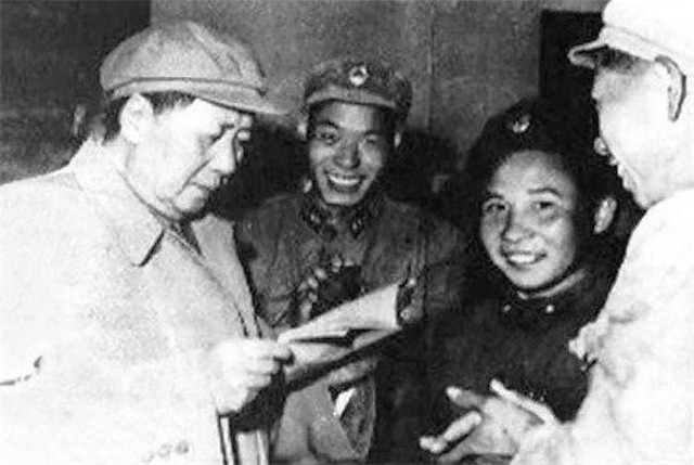 毛主席1956年就提出《论十大关系》，为何直到20年后才首次发表？