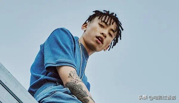 我敢预言,这个拽拽的男孩将是华语乐坛下一个“周杰伦”