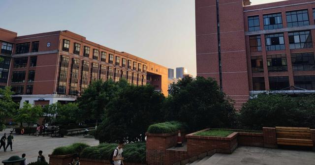 我国5所“电子科技”名校，电科院在校生仅2千多，考上能拿铁饭碗