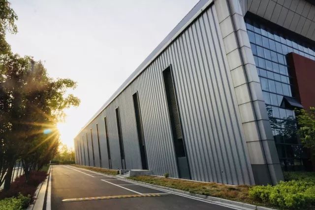 13个院系就业率100%，本科生平均年薪超14万，南京大学超