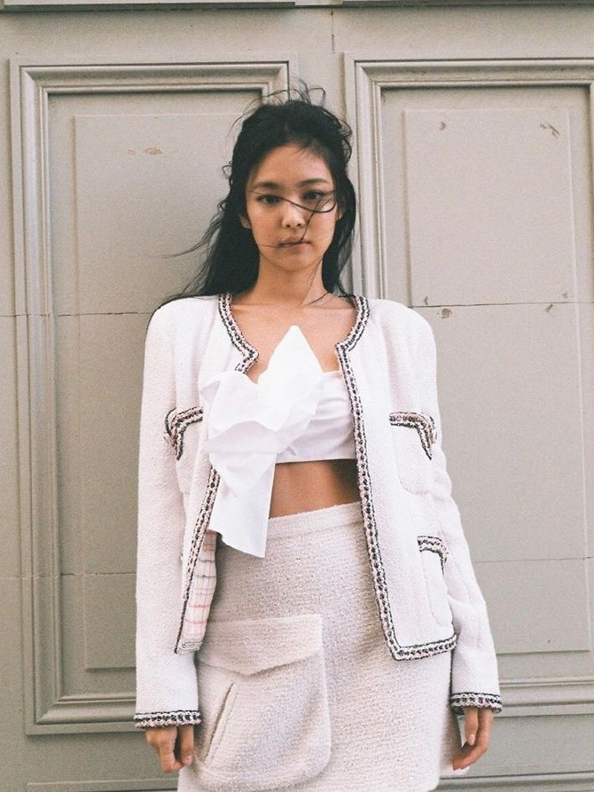 jennie身高体重(90斤jennie,仗着自己身材好就任性挑战蝴蝶结吊带