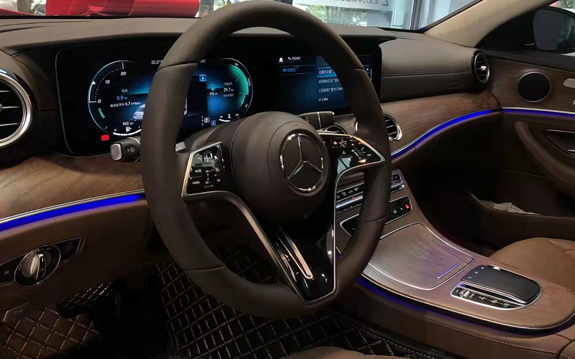 体验奔驰E300L：外观“小S级”，内饰奢华，2.0T+9AT，优惠咋样？