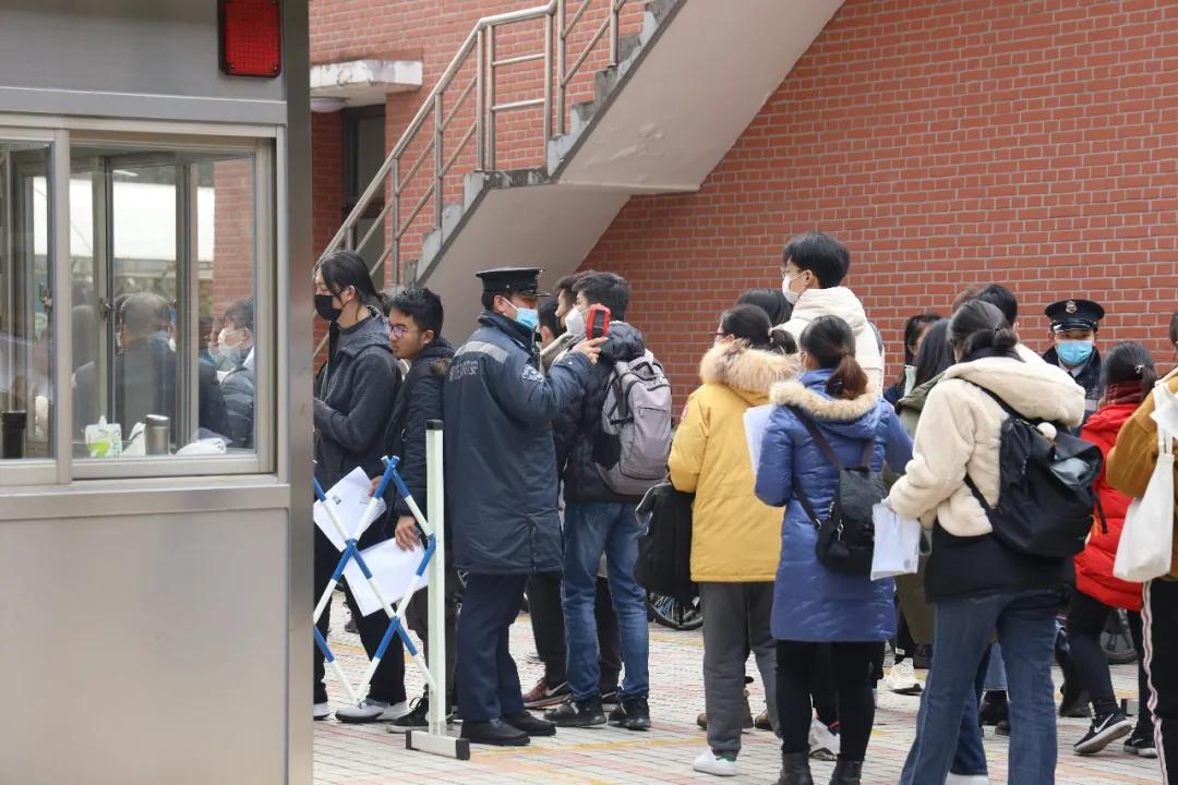 考生规模再创新高！考研首日，多图直击复旦大学考点
