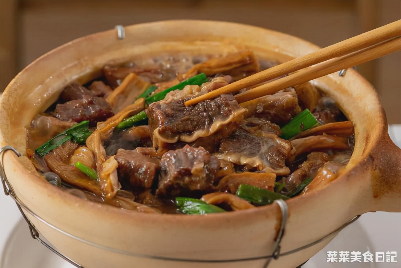 秒杀大排档的好方子，一焖香绝了！懂行的都在吃它