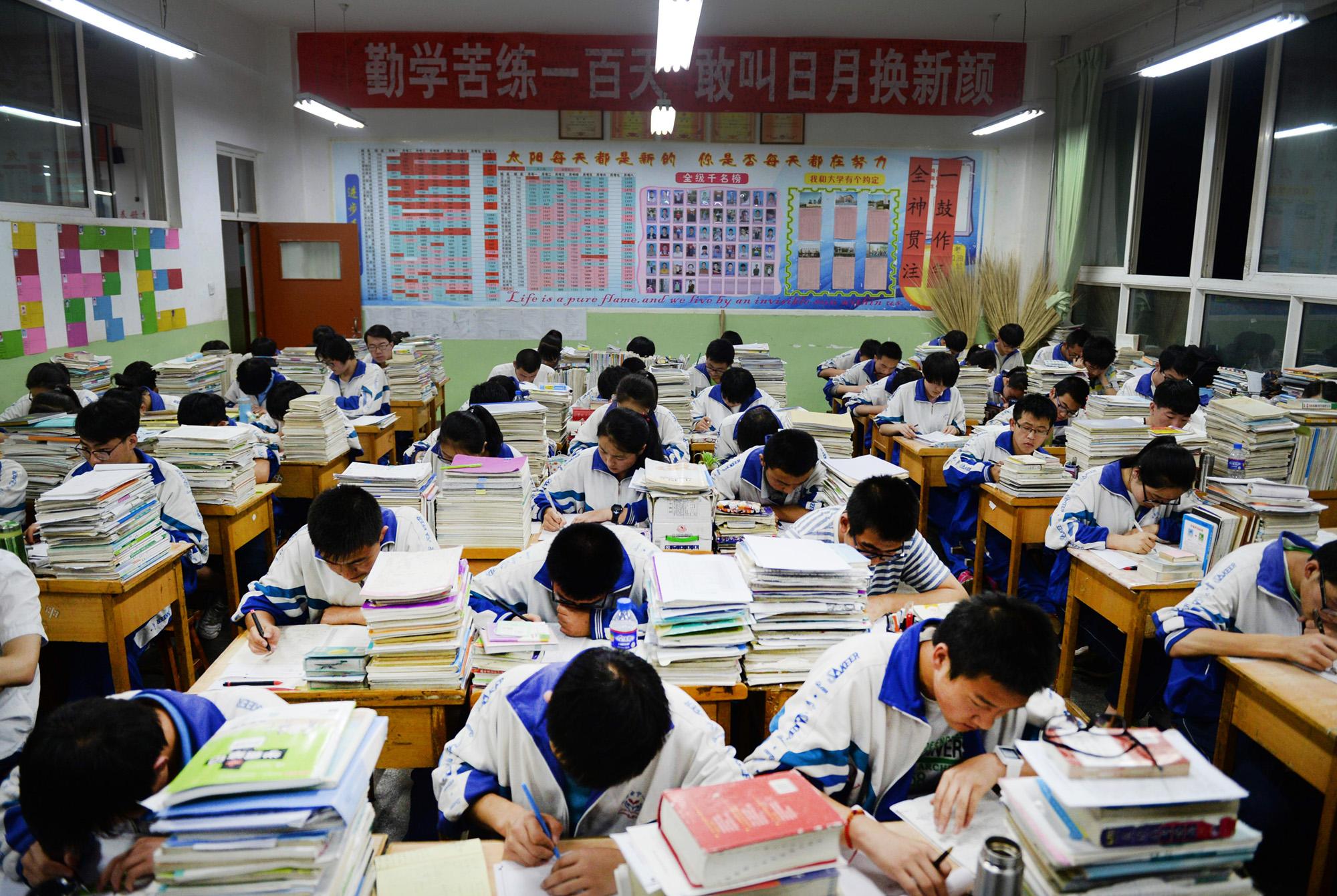 高考史上两位“最牛高考状元”，一个考750，一个749，现状如何