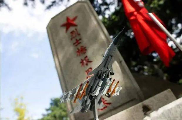 《长津湖》破35亿，这个只出场40秒的男人，却不
