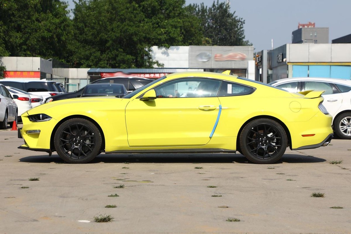 便宜的跑车(3款年轻人的平民跑车便宜才30多万)