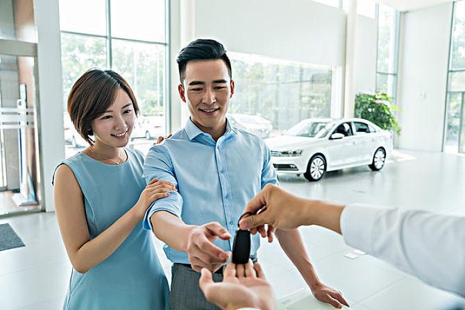 做个合格的老司机！4S店买车砍价有技巧，懂了你也能买到低价车