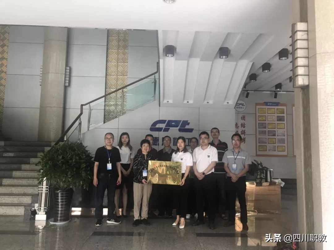 眉山历史最悠久的大学，岷江二桥旁，有“见桥大学”之称谓