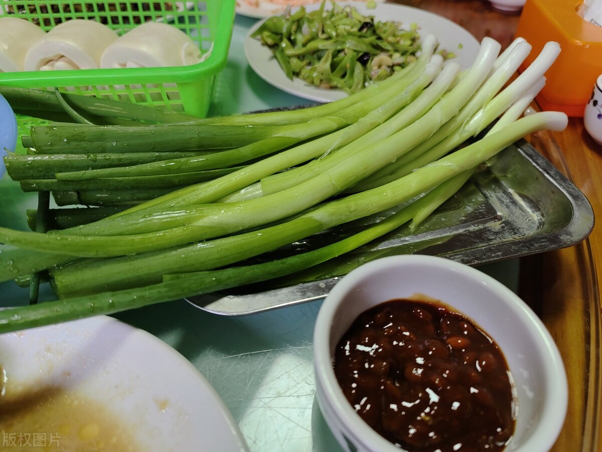 一,大葱蘸酱
