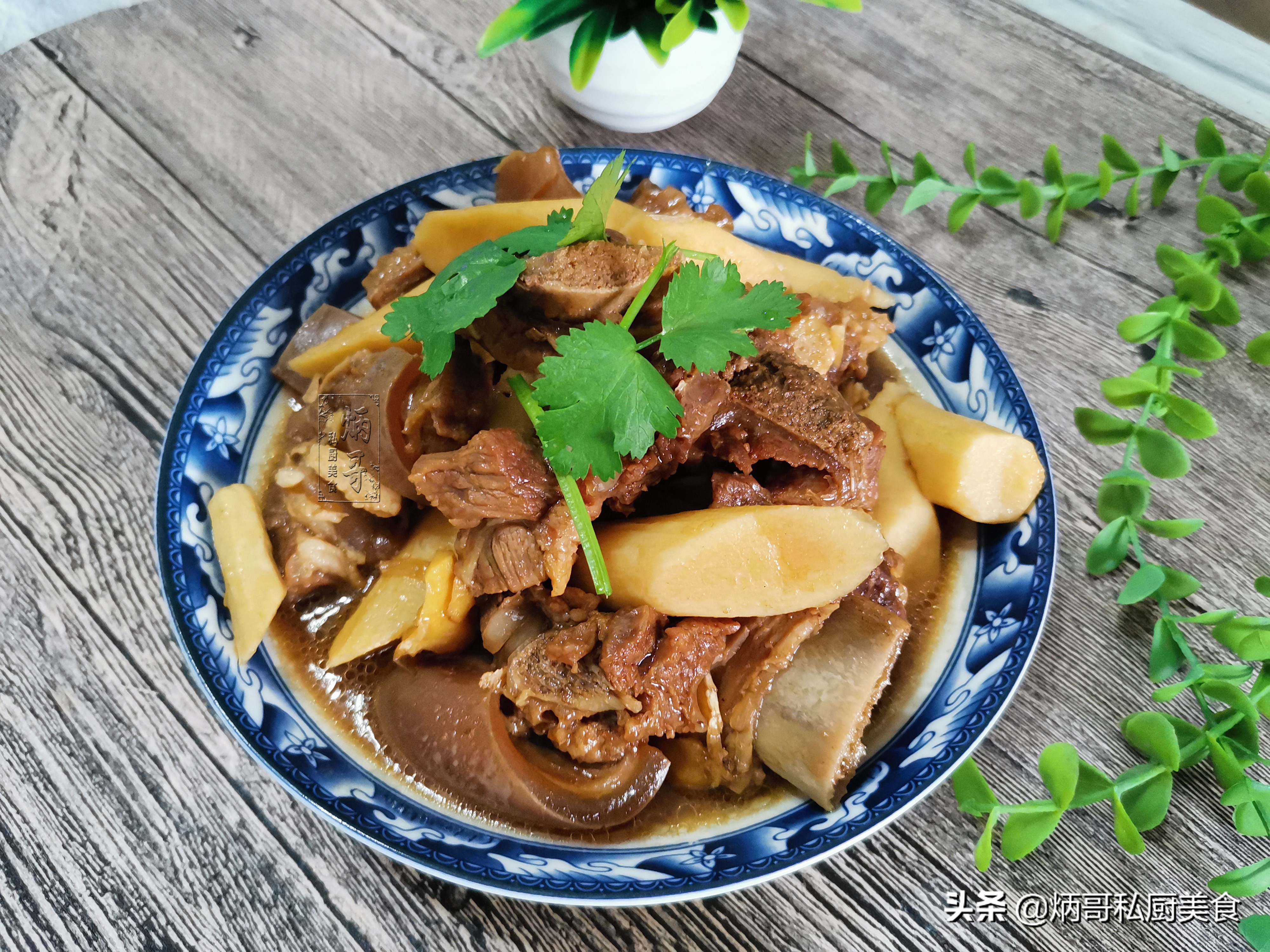 山药和牛肉是天生一对,上锅煮一煮,暖胃养胃,驱寒气冬季好过冬