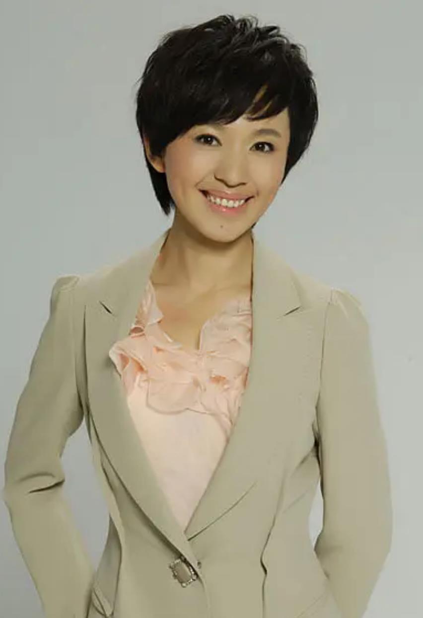 央视女主播逃不过的魔咒：大龄不婚？这10位女主持最大56最小已38