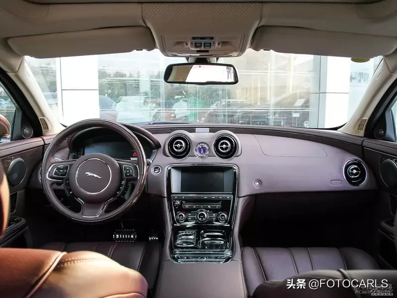 捷豹XJL 5.0巅峰创世版实拍,售价258.8万,它不跟BBA一般见识