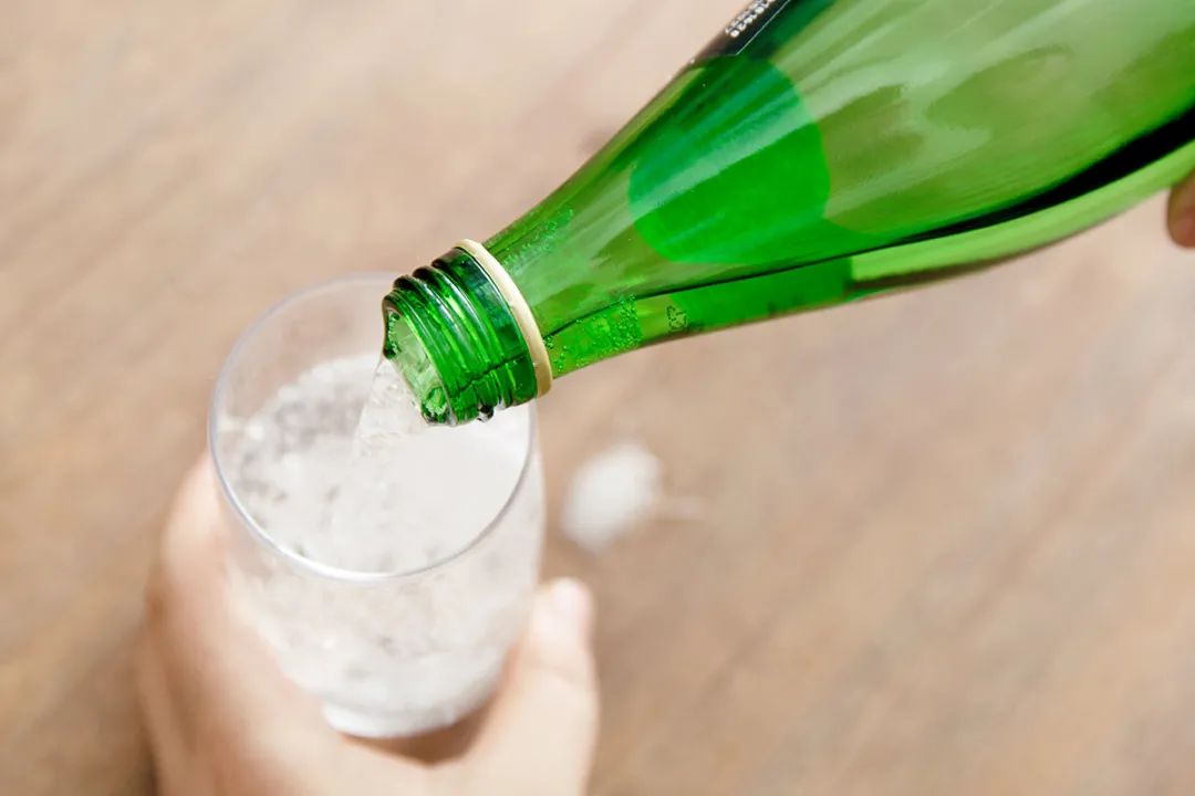 《三十而已》喝水也有鄙视链！不同的水到底有什么差别？