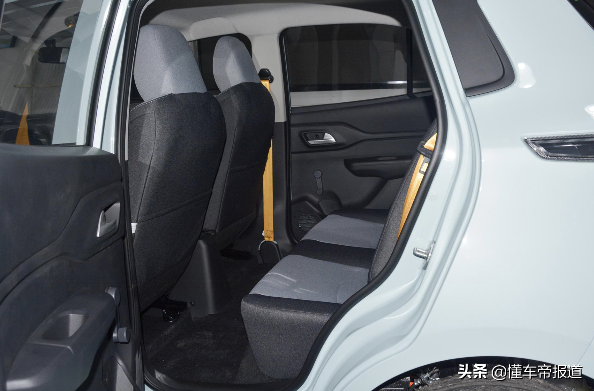 新车 </p><p>　　 售2.98万元起，新款雷丁芒果正式上市，竞争五菱宏光MINIEV