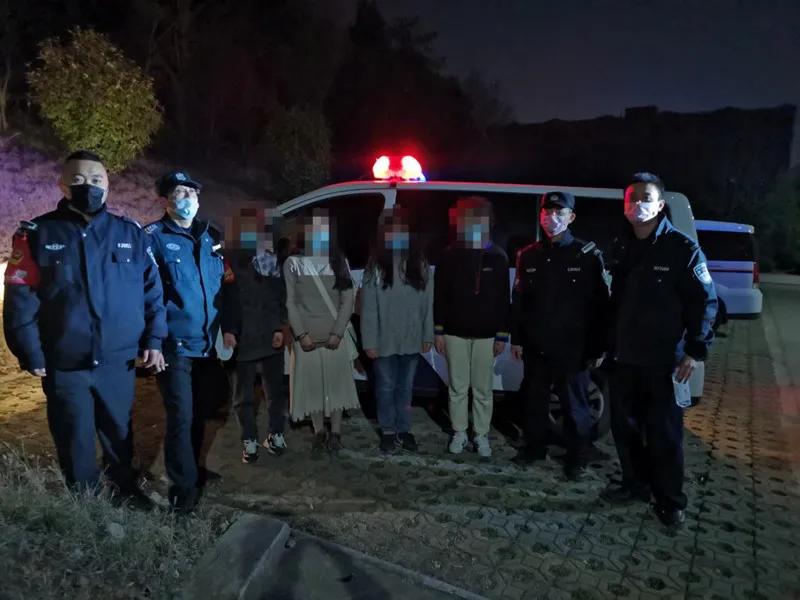 4名女大学生深夜被困荒山！警方4小时搜索救援全纪录