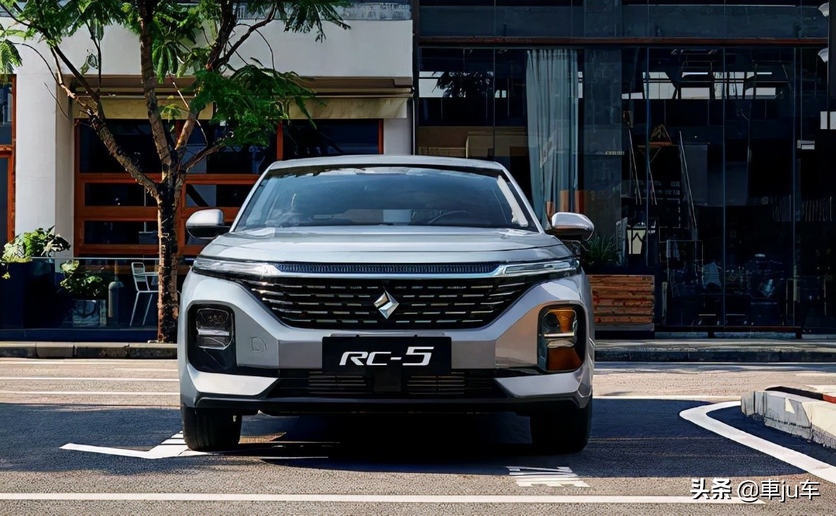 车身长2米7，油耗才3毛钱售价才4万多它就是 上汽通用五菱宝骏RC-5