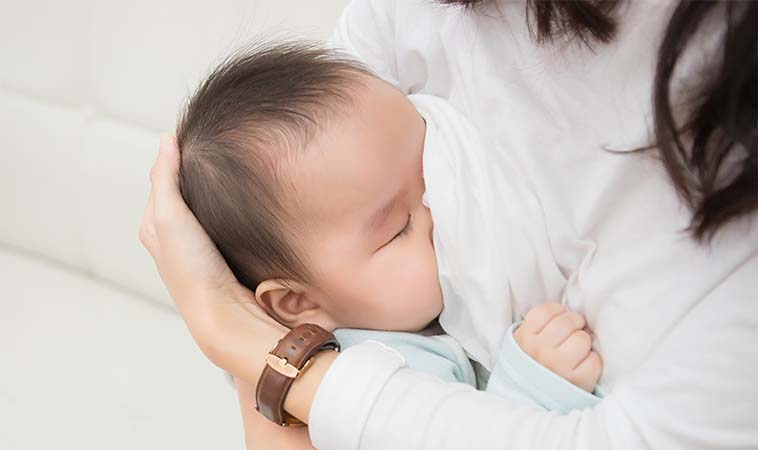 月子期间奶水不足如何追奶：胸小妈妈也能成功哺乳