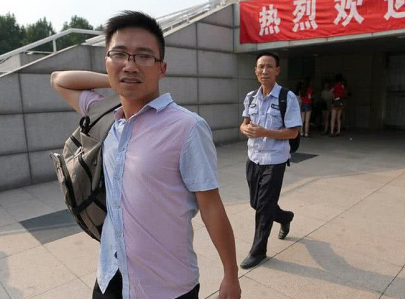 “高考钉子户”吴善柳：拒绝北大，10次高考圆梦清华，如今怎样？