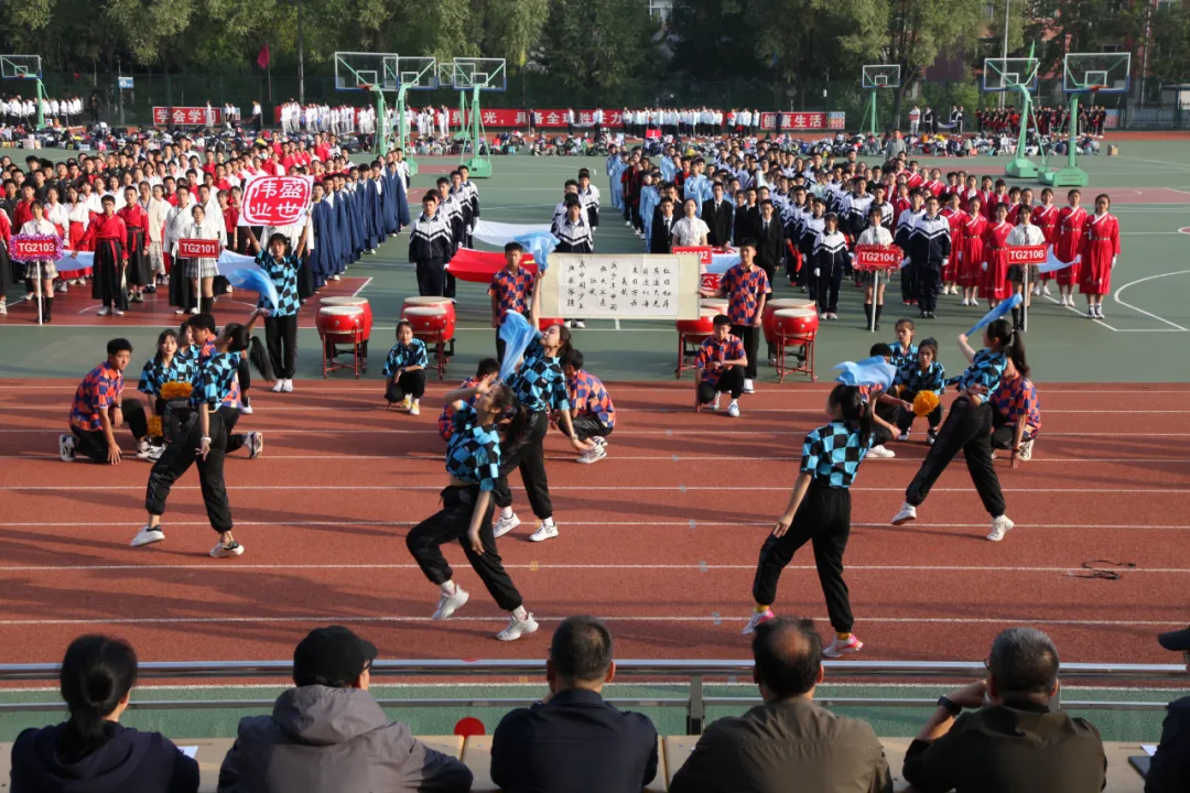 心有山河 且行且歌——太原市外国语学校教育集团秋季田径运动会开幕