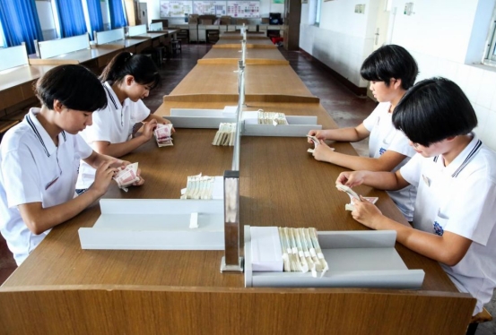 文科生注意，大学选择四个专业，考公务员难度小，竞争压力也很小