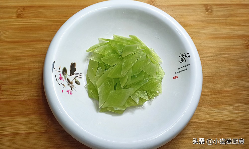 这道南瓜和猪瘦肉一起做的下饭菜“金汤肉片”，酸辣得恰到好处
