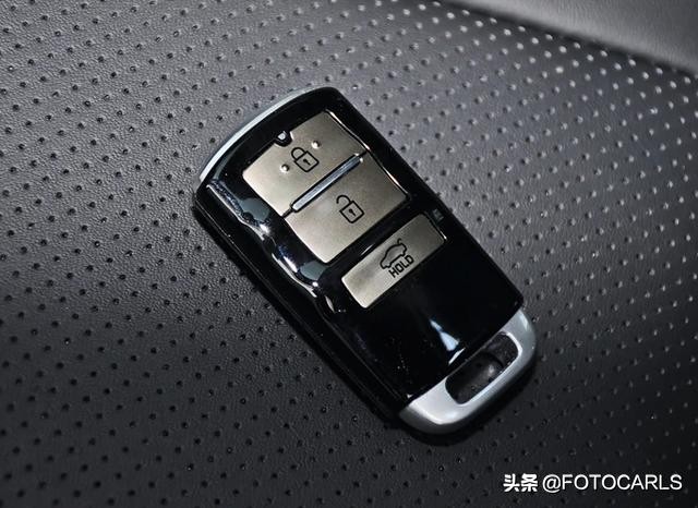 售价70万勇气过人，起亚K9 3.8L V6实拍，玩高配置却吃力不讨好
