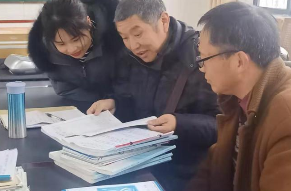 一张16人的高考喜报，揭露教育现状，拼命努力或许只是别人的起点