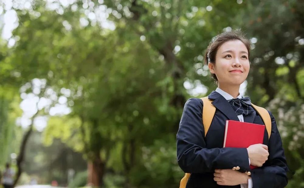 初中毕业生上中专学校前景如何