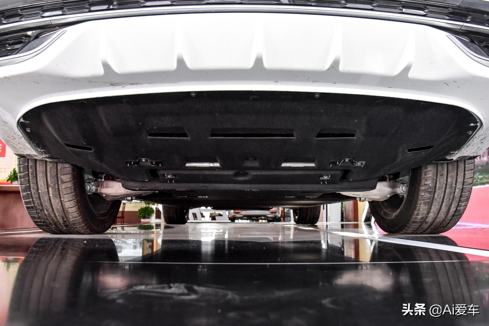 最便宜豪华顶级旗舰7座SUV，动力超V6且不烧油，带你看红旗E-HS9
