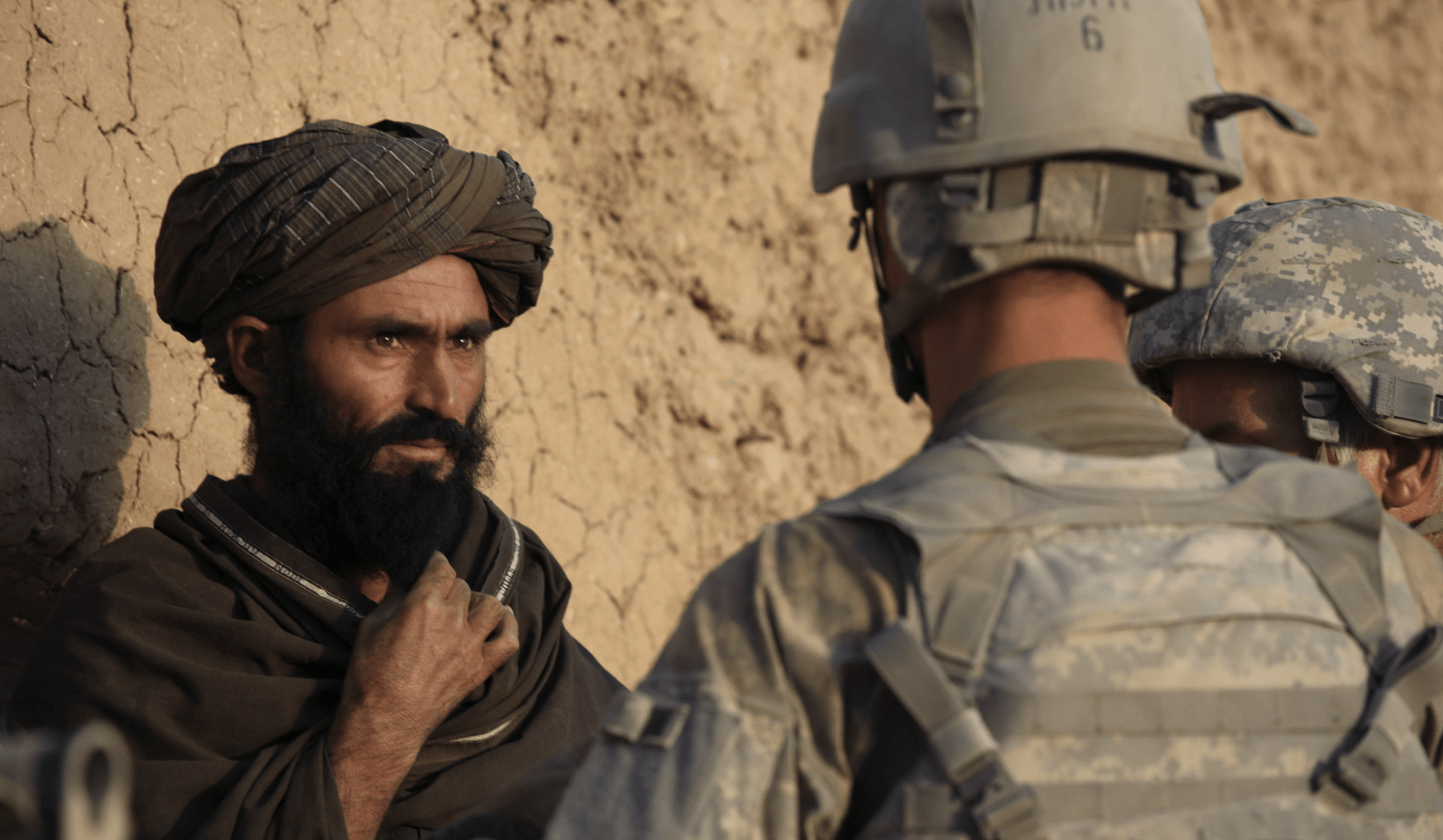 《孤独的幸存者》现实，美军正在抛弃，那些帮助过他们的阿富汗人