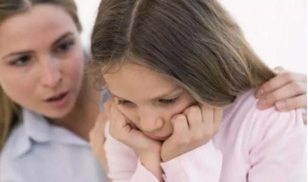 新加坡学生上网课没几天，藤条卖断货，考验亲子关系的时刻到了