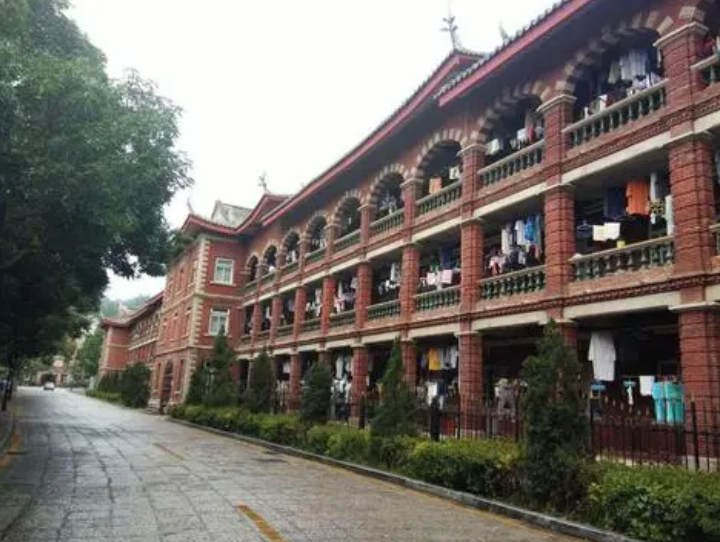 国内拥有“高配版”宿舍的大学，妥妥的人性化管理，学生大呼幸福