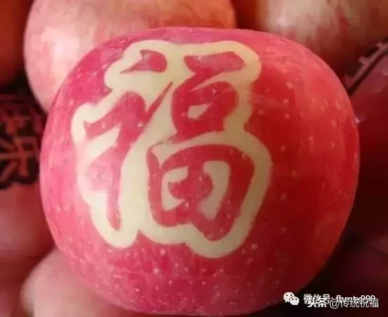 明日平安夜，这份礼物送给全天下所有的朋友，愿你平安，快乐，幸福