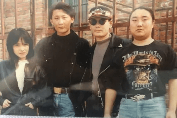 “中国第一女摇滚”的荒唐史，为了臧天朔，她真的可以丧失理智