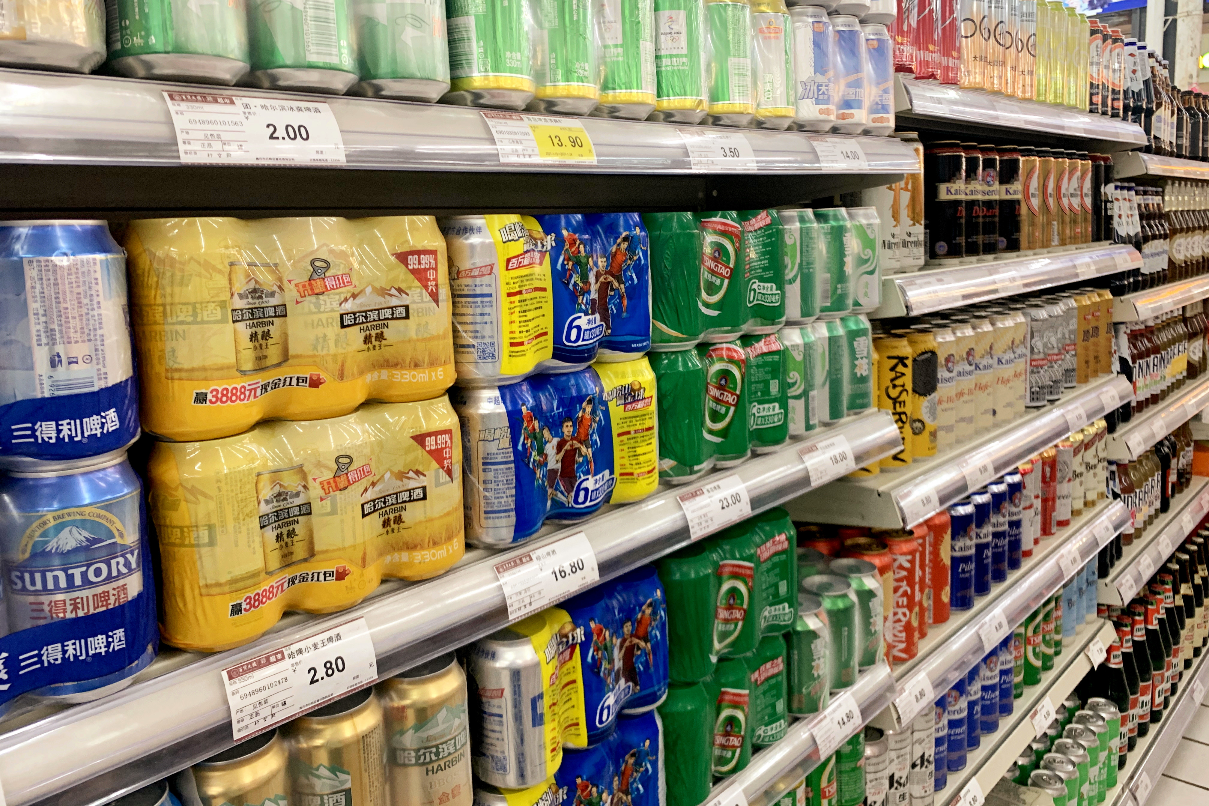 超市买啤酒，8种用料扎实，喝着顺口的好啤酒，过年买几箱慢慢喝