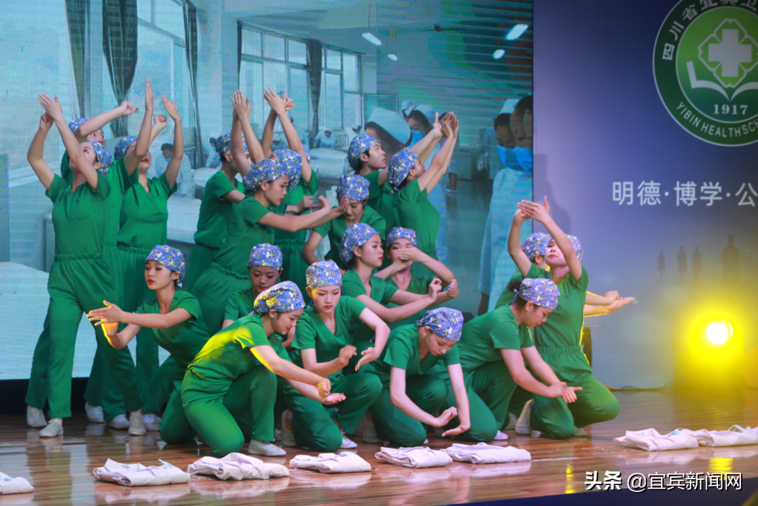 传承百年薪火 弘扬抗疫精神——宜宾卫校举行庆祝建党100周年暨抗疫英雄事迹宣讲报告会