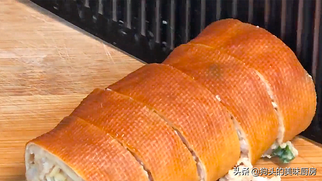 肉馅别包饺子了，试试这样卷一卷，层层都有肉，上桌就是硬菜