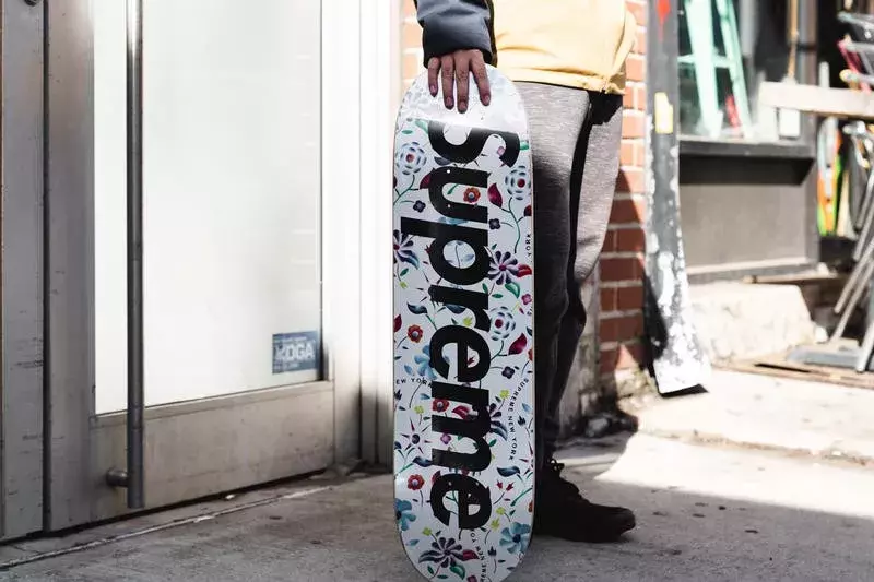 今年买 Supreme 还是 Palace ? 这是个难题