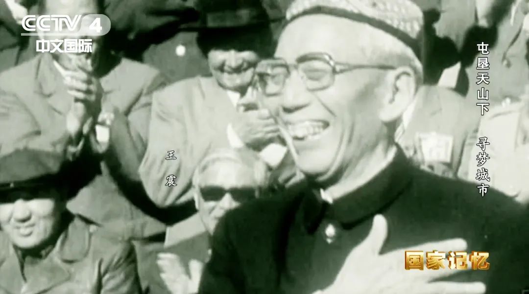 17位老人在宾馆地毯上睡了一夜，他们是谁？